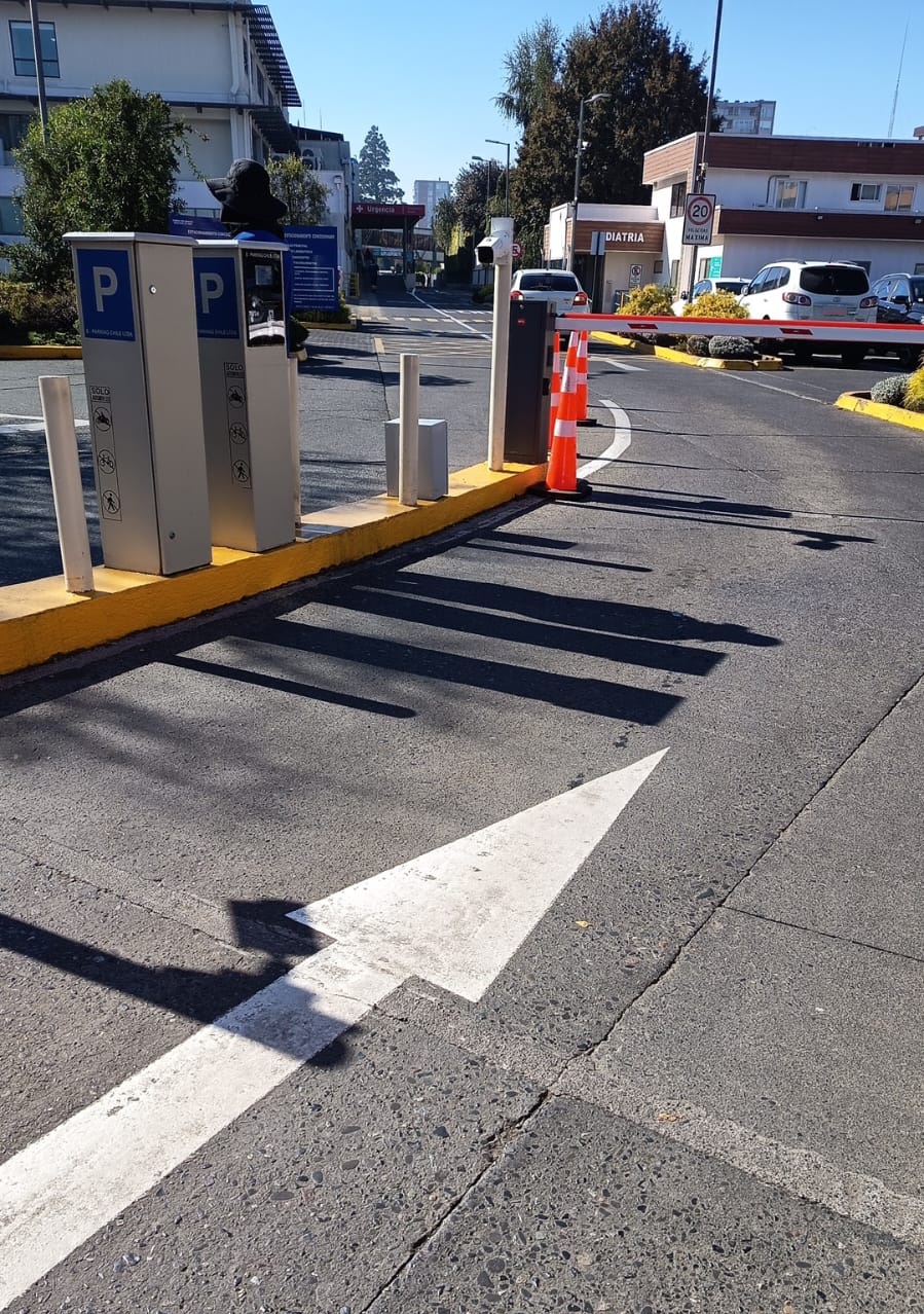 Estacionamiento con sistema de control de accesos