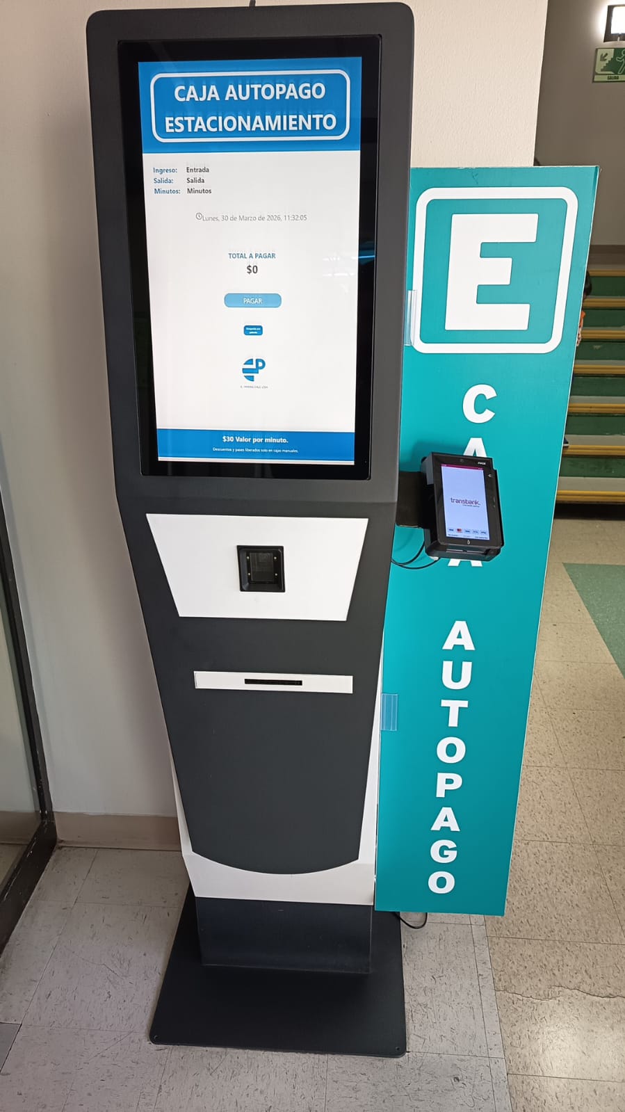 Imagen de un parking con sistema de control de accesos